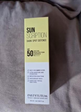Instytutum
сонцезахисний крем з освітлюючим ефектом sunscription dark spot defence spf50