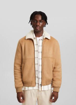 Бомбер куртка замшевая из искусственной овчины bershka