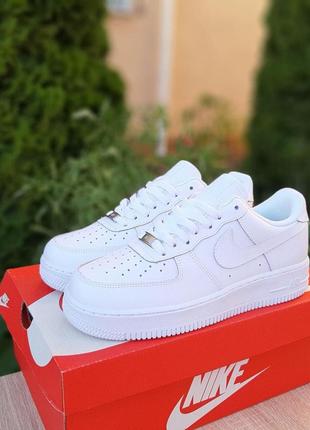 Женские кроссовки nike air force белые