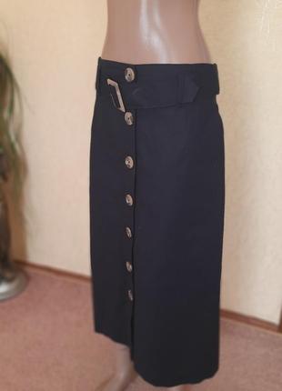 Стильная катоновая юбка миди на пуговицах с поясом с карманами.5 фото