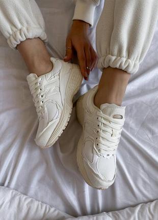 Розпродаж жіночих кросівок new balance 2002r cream3 фото