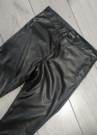Женские кожаные брюки boohoo1 фото