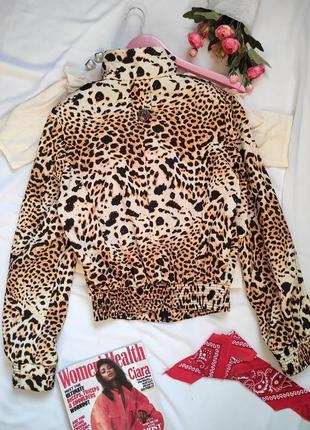 Стильна жіноча куртка з леопардовим принтом вытровка2 фото