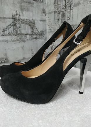 Черные замшевые туфли на серебристой шпильке1 фото