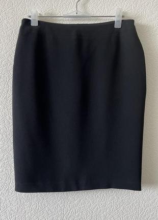 Базовая классическая прямая черная юбка riani