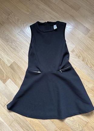 Платье черное короткое с замочками