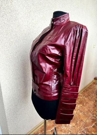 Куртка из натуральной кожи бордового цвета, размер м3 фото
