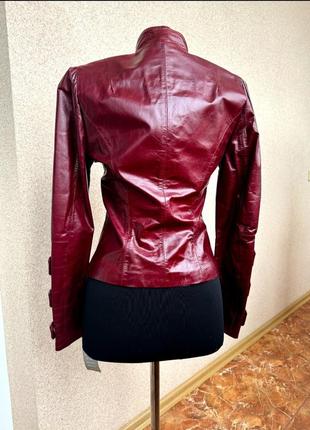 Куртка из натуральной кожи бордового цвета, размер м4 фото