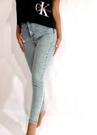 Джинси на високій таліі /розмір xs-s/ жіночі світлі джинси / жіночі скіні джинси / жіночі облягагаючі джинси / ck / весняні джинси /21 фото