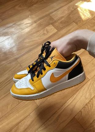 Nike air jordan 1 low taxi