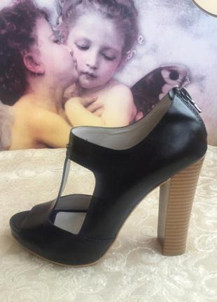 Туфлі, босоніжки zara