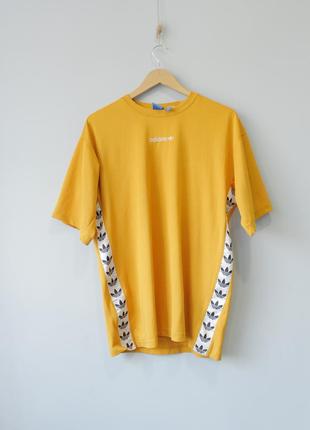 Adidas футболка мужская желтая с лампасами вышитым логотипом nike puma пума найк адидас center logo 48 50 reebok
