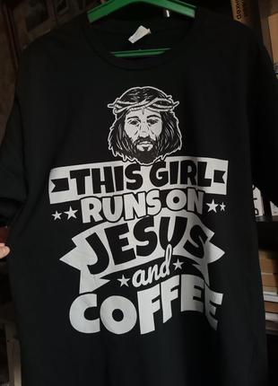 Прикольдесна футба this girl runs on jesus and coffee