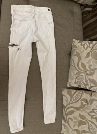 Белые рваные джинсы скинни2 фото