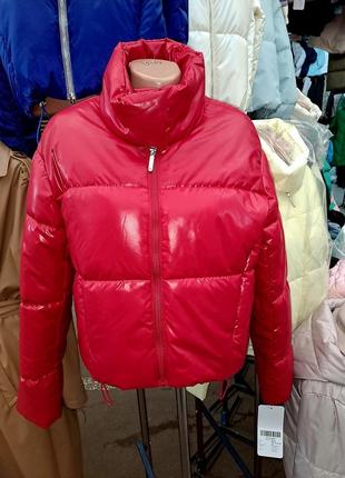 Стильна весняна куртка оверсайз пуфер укорочена демісезонна4 фото