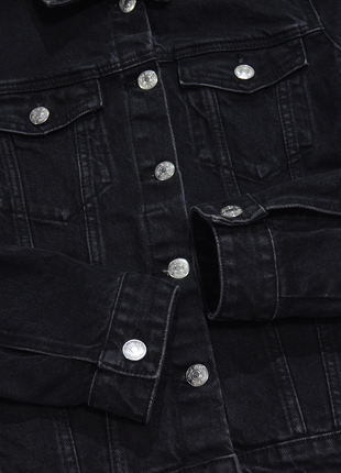 Zara черная базовая джинсовка с потертостями идеальное состояние р. xs6 фото