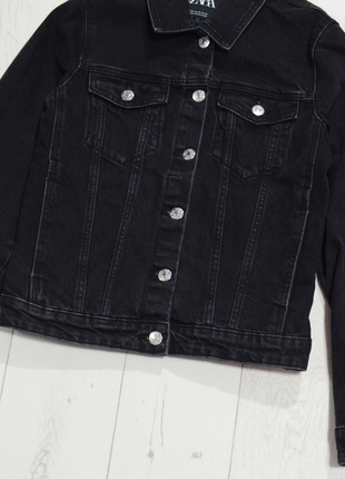Zara черная базовая джинсовка с потертостями идеальное состояние р. xs3 фото