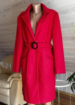 Красное пальто с поясом
