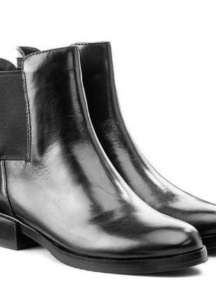 Р.39.5 clarks  женские  нат. кожа ботинки  оригинал