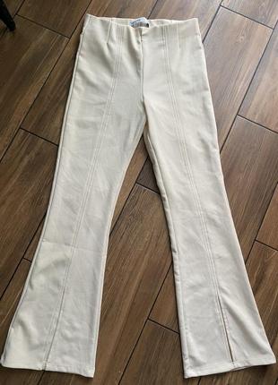 Брюки в рубчик bershka