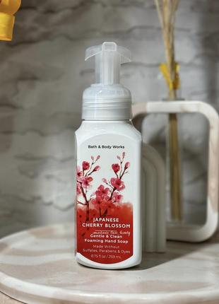 Мыло-пенка для рук bath and body works japanese cherry blossom