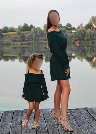 Изумрудные платья мама-дочь,family look,бутылка,зелёное платье,смарагд3 фото