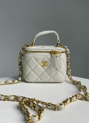 Женская сумка в стиле chanel classic beige lambskin pearl crush mini vanity case premium.3 фото