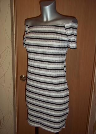 Платье в полоску с открытыми плечами1 фото