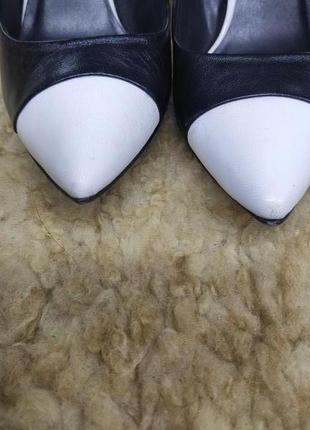 Чорні шкіряні туфлі човники з контрастним білим носком високий каблук dune3 фото