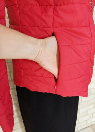 Новая легкая но тёплая куртка на осень/весну в сочном красном цвете, размер с-м6 фото
