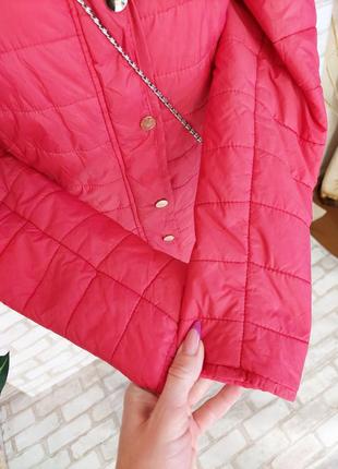 Новая легкая но тёплая куртка на осень/весну в сочном красном цвете, размер с-м5 фото