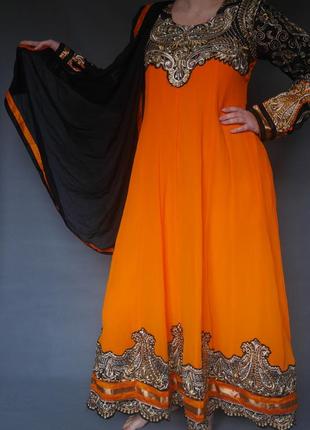 Індійське східне плаття, анаркалі, сарі.