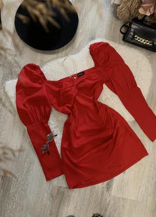 Красное платье красное вечернее с рукавами воланами prettylittlething