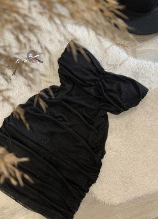Чорна сукня з чашечками без бретель з драпіруванням блискуча з сяйвом вечірнє плаття сексуальне2 фото