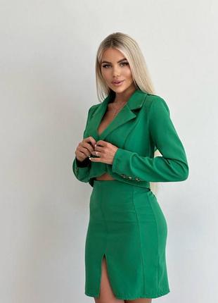 Классический костюм пиджак укороченный юбка мини с разрезом по фигуре комплект зеленый трендовый стильный5 фото