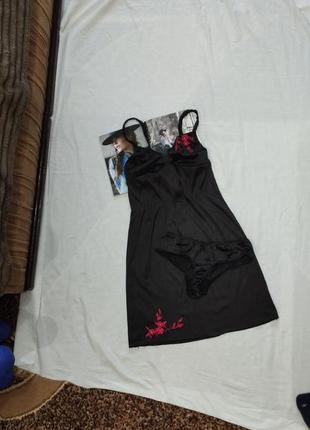 Сексуальный атласный черно-красный пенюар с вышивкой в виде розы8 фото