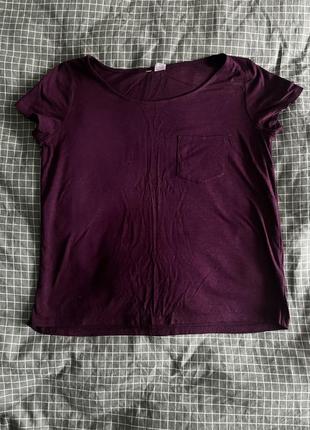 Пурпурна футболка з фейковою кишенею на груді.3 фото