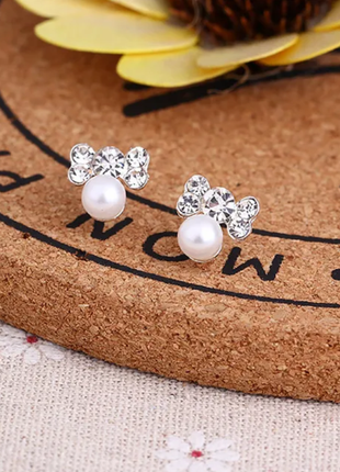 Сережки-цвяшки зі штучними перлами з покриттям срібла 925 проби