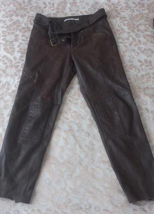 Кожаные брюки коричневые10 фото