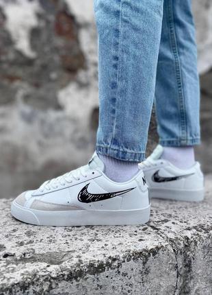 Женские кроссовки nike blazer low sketch black white