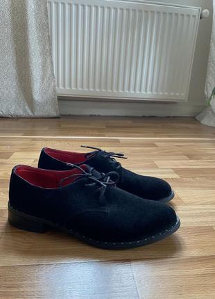 Классические черные туфли на низком ходу со шнуровкой, дерби, натуральная замша1 фото