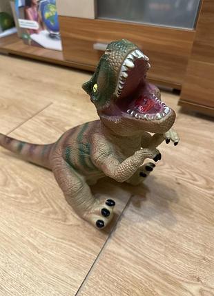 Динозавр зі звуком