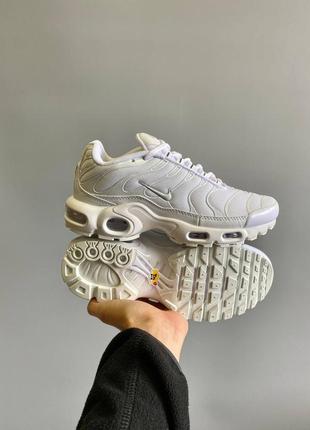 Женские кроссовки найк аир макс серые / nike air max plus all white