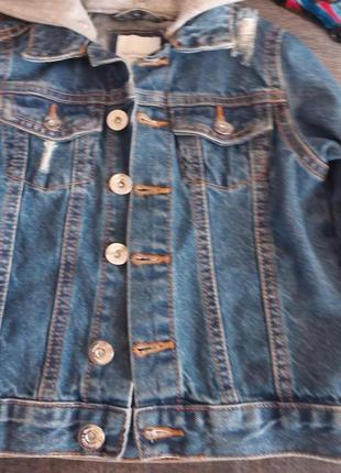 Стильная джинсовка с капюшоном 104 см4 фото