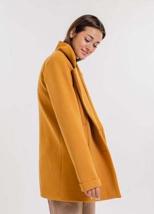 Женское демисезонное пальто с отложным воротником3 фото