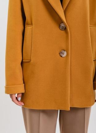 Женское демисезонное пальто с отложным воротником4 фото