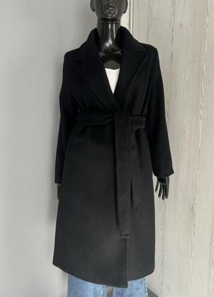 Черное пальто reserved с поясом7 фото