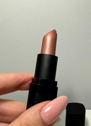 Nouba lipstick сияющая помада для губ1 фото