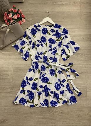 Сукня з поясом в новому стані