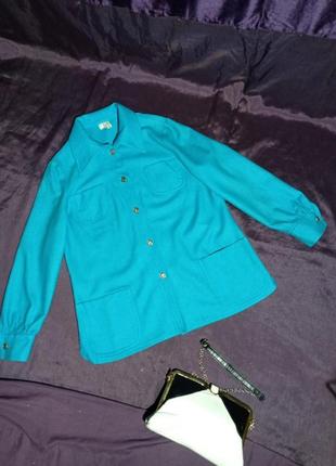 Теплая рубашка ярко голубого цвета с накладными карманами, изысканные металлические пуговицы.щильная шерсть,винтаж, бренд claire modelle1 фото